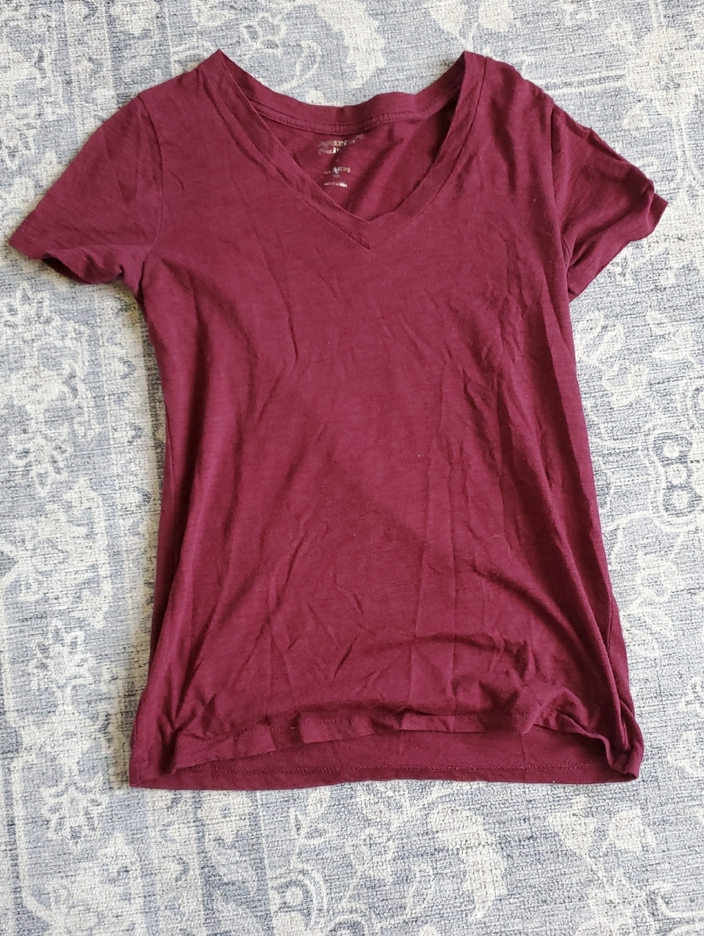 Arizona Jean Company Women's V-Neck Tee in Burgundy